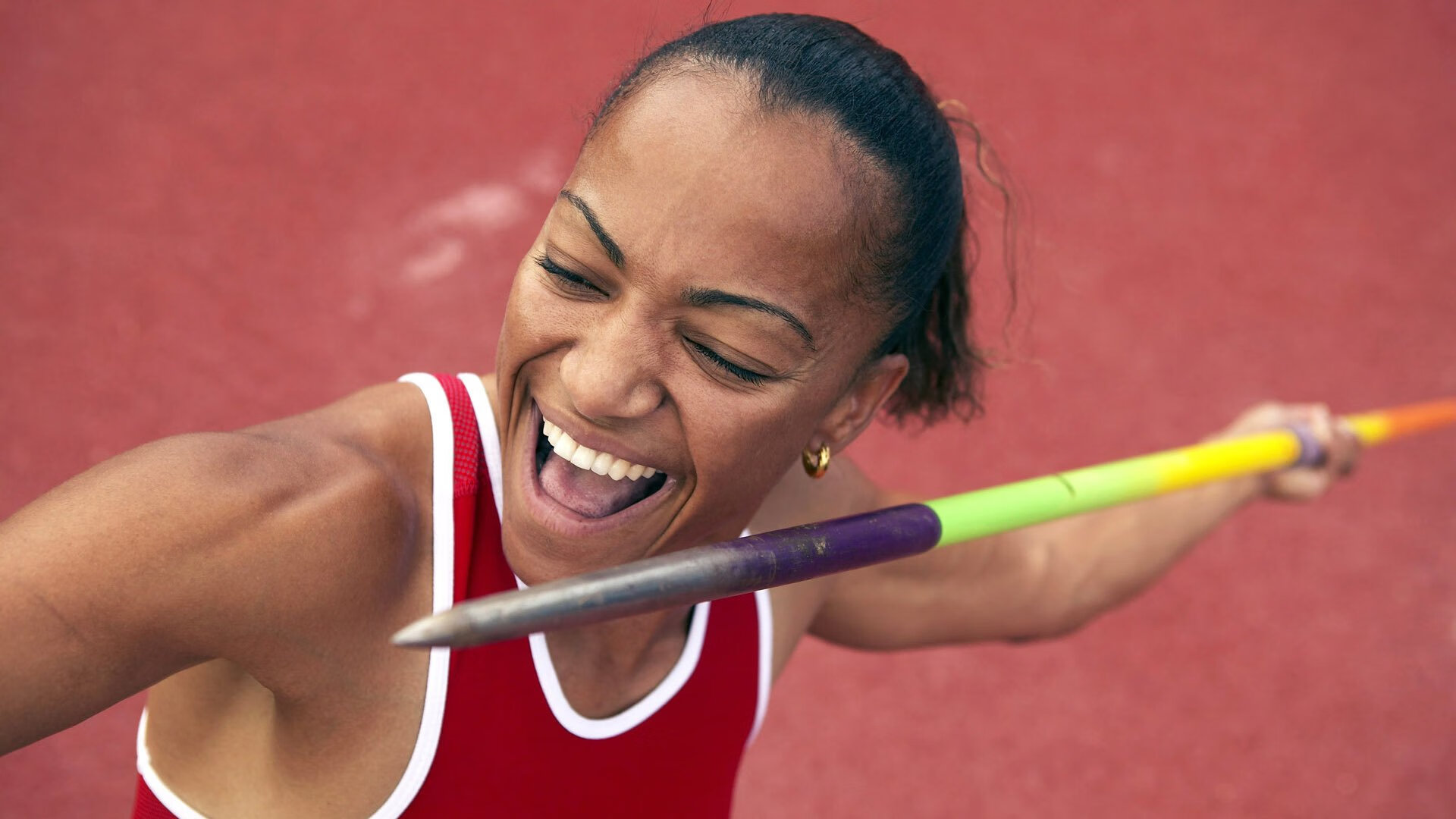 【冠军争夺激烈】一场比赛决定季后赛名次，冠军季中赛