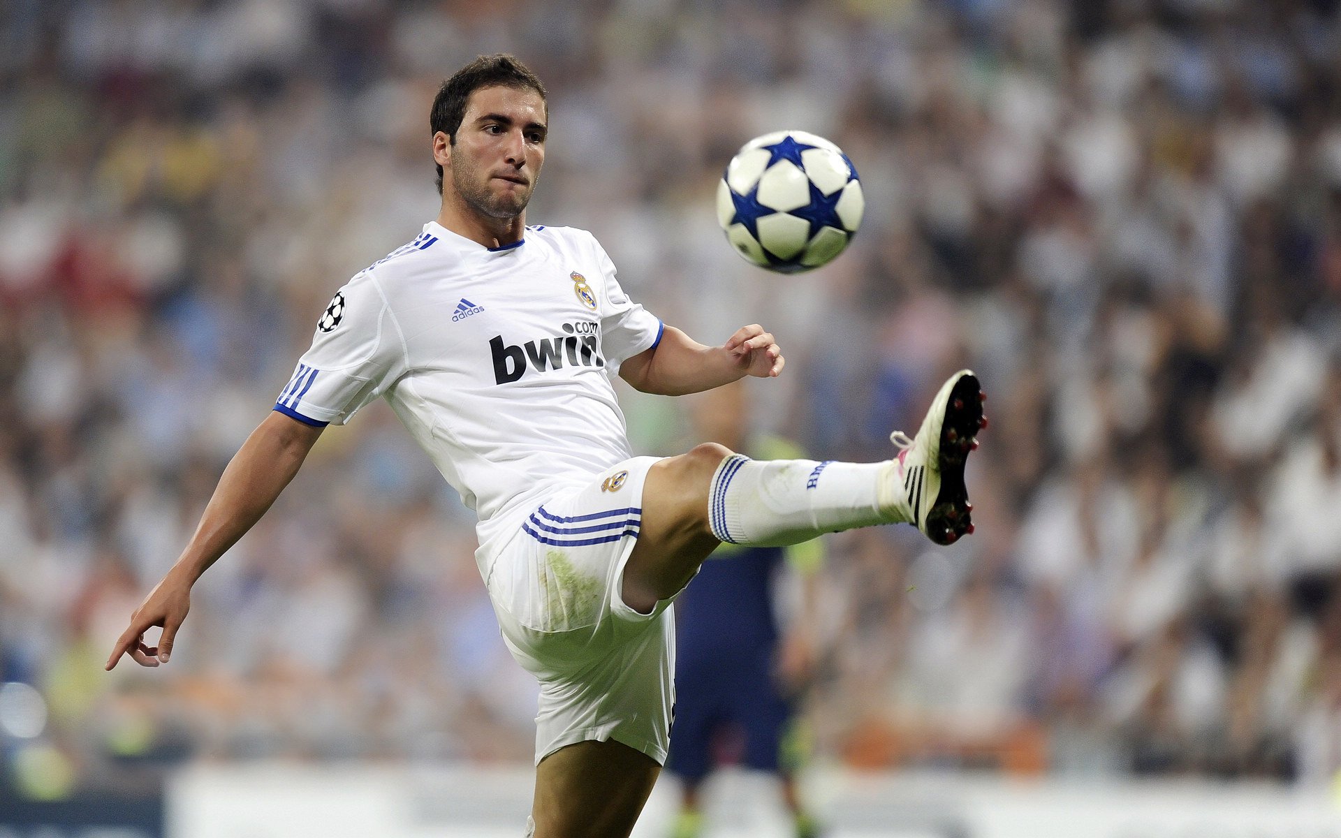 掘金翻盘公牛，东部决赛中约基奇末节爆发，掘金中锋约基奇是哪国人